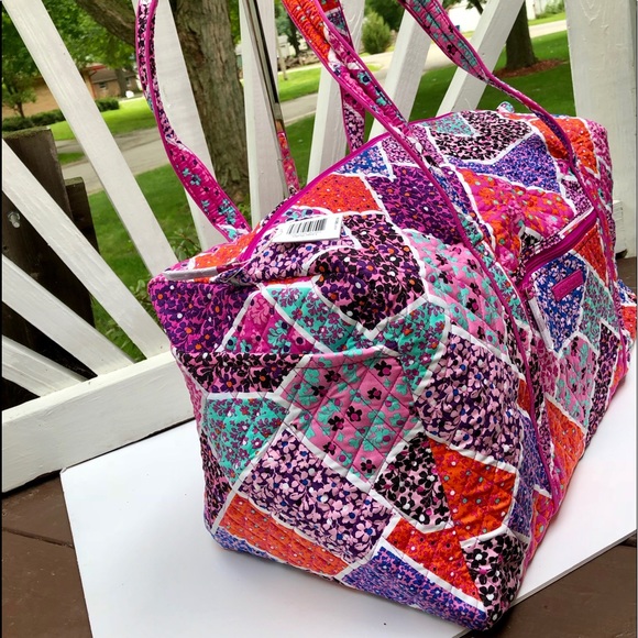 Vera Bradley Large Duffel bag in Modern Medley NWT - Picture 4 of 7
